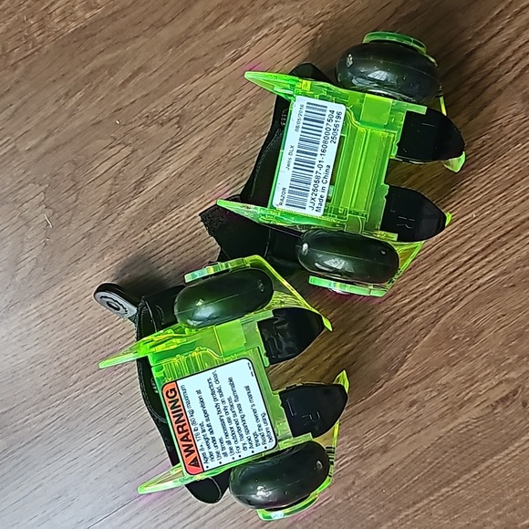 Razor Jetts DLX Heel Wheels Neon Green Roller Skates Ages 8 & Up - Picture 3 of 7